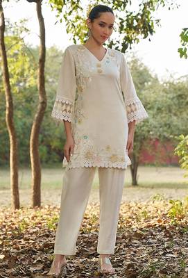 white floral embroidered regular thread work  cotton kurta with trousers 1