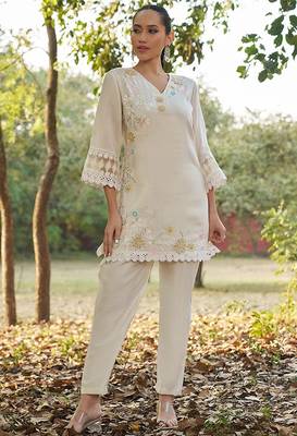 white floral embroidered regular thread work  cotton kurta with trousers 2