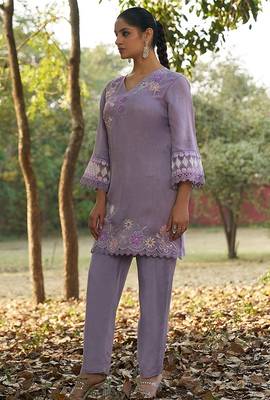 purple floral embroidered regular thread work  cotton kurta with trousers 2