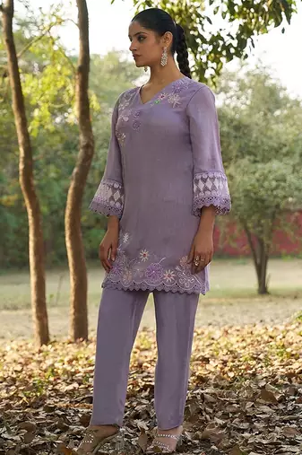purple floral embroidered regular thread work  cotton kurta with trousers