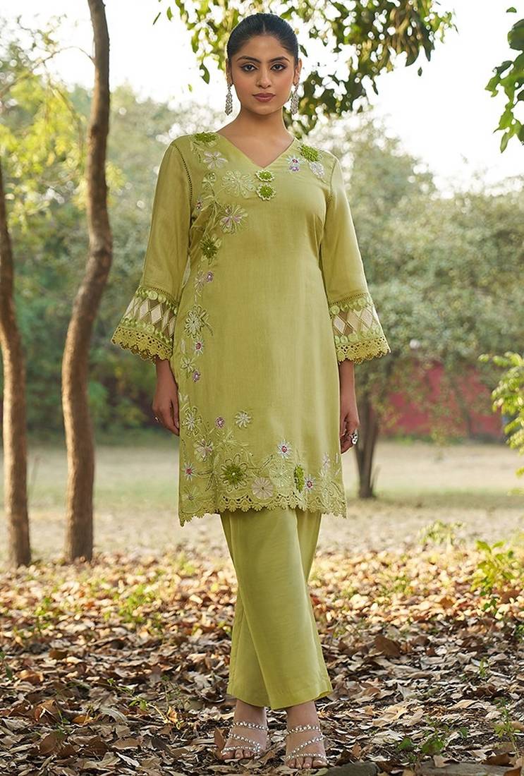 green floral embroidered regular thread work  cotton kurta with trousers