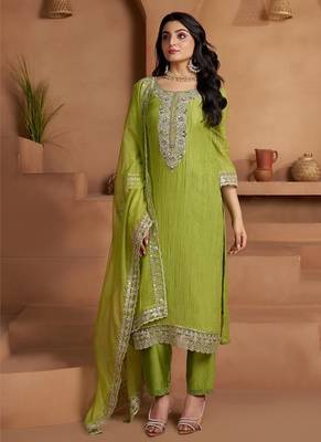 green ethnic motifs embroidered regular zari work kurta with trousers & with dupatta 2