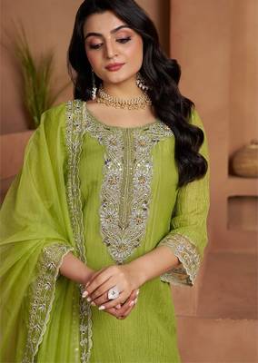 green ethnic motifs embroidered regular zari work kurta with trousers & with dupatta 3
