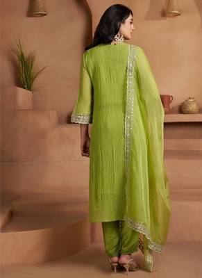 green ethnic motifs embroidered regular zari work kurta with trousers & with dupatta 4