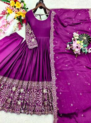 Red silk blend embroidered flared gown set 2