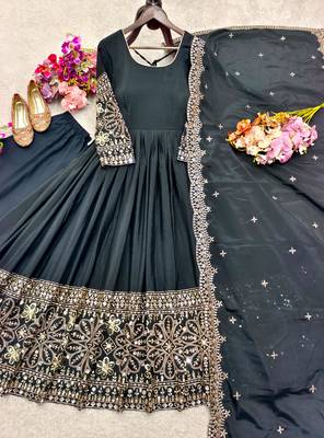 Black silk blend embroidered flared gown set 3