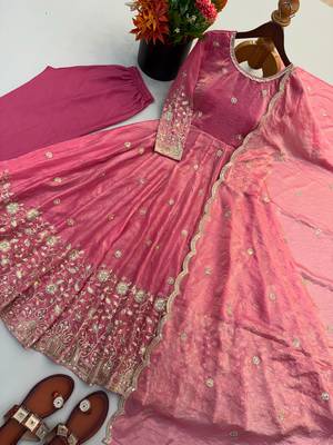 Pink silk blend embroidered flared gown set 4