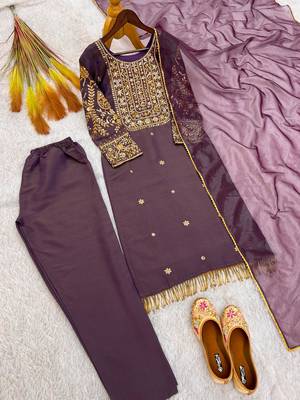 Purple silk blend embroidered kurta set 4