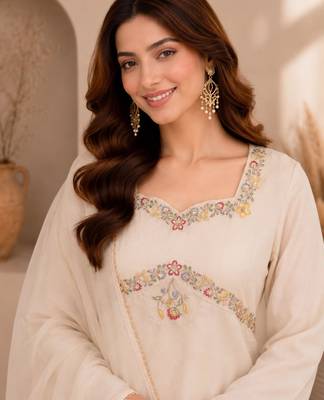 White silk blend embroidered palazzo set 3