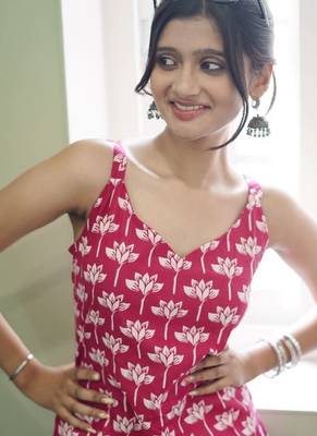 RUBY LOTUS: HAND-PRINTED COTTON SHORT KURTI WITH OVERLAY DETAIL 3