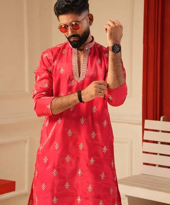 Rani pink v_neck embroiderd kurta for men sort kurta 2