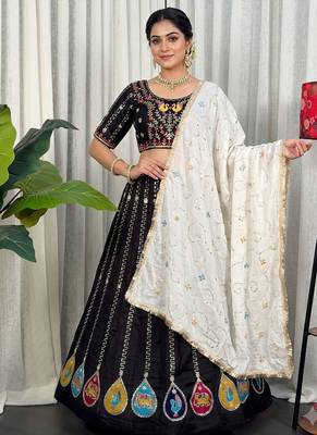 Black Navratri Special Chaniya Choli with Off-White Dupatta 1