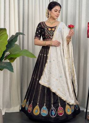Black Navratri Special Chaniya Choli with Off-White Dupatta 2