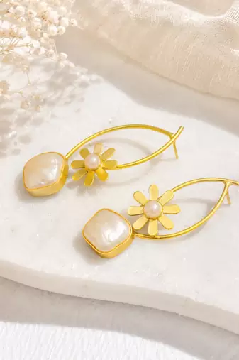 Gold-tone daisy flower baroque pearl drop earrings for women