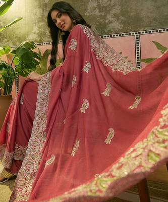 peach embroidered saree with paisley motifs 2