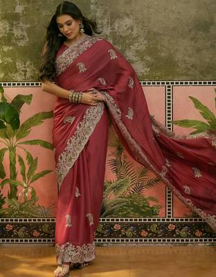 peach embroidered saree with paisley motifs 3
