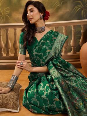 graceful green banarasi jacquard saree with zari weaving, mina & lace work 5