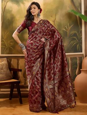 maroon banarasi jacquard saree with rich zari weaving, mina & lace work on pallu 1