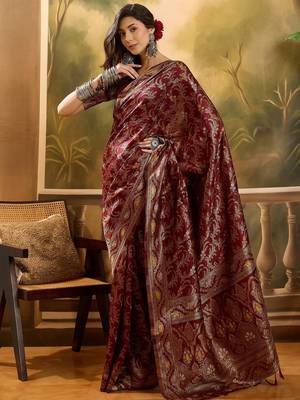 maroon banarasi jacquard saree with rich zari weaving, mina & lace work on pallu 3