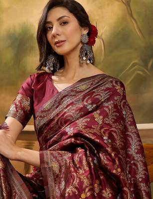 maroon banarasi jacquard saree with rich zari weaving, mina & lace work on pallu 5