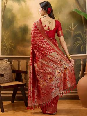 red banarasi jacquard saree with rich zari weaving & tassel pallu     includes unstitched blouse 5