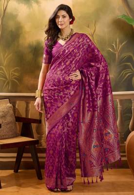 magenta banarasi jacquard saree with intricate zari weaving & tassel pallu and unstitched blouse 3
