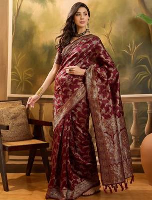 maroon banarasi jacquard saree with zari weaving & tassel pallu     unstitched blouse material 3
