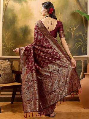 maroon banarasi jacquard saree with zari weaving & tassel pallu     unstitched blouse material 4