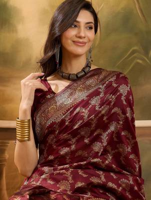 maroon banarasi jacquard saree with zari weaving & tassel pallu     unstitched blouse material 5