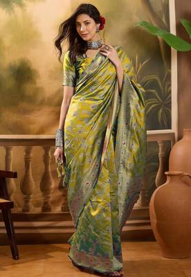 elegant green banarasi jacquard saree with rich zari weaving & tassel pallu     unstitched blouse 3