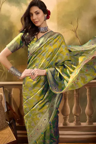 elegant green banarasi jacquard saree with rich zari weaving & tassel pallu     unstitched blouse