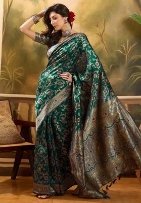 green banarasi jacquard saree with golden zari weaving & tassel pallu     unstitched blouse 3