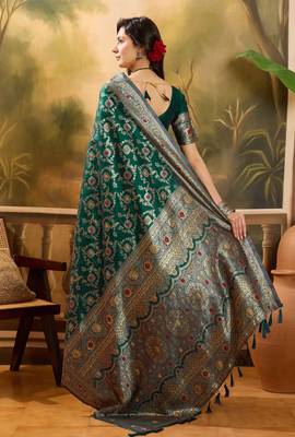 green banarasi jacquard saree with golden zari weaving & tassel pallu     unstitched blouse 4