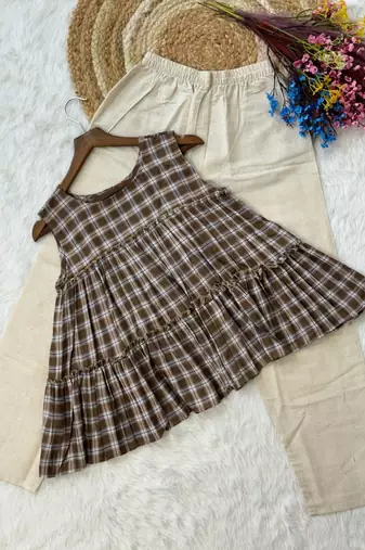 Chocolate women's checked pattern linen sleeveless top & straight pants set