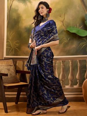 navy blue banarasi jacquard saree with golden zari weaving & tassel pallu     unstitched blouse 3