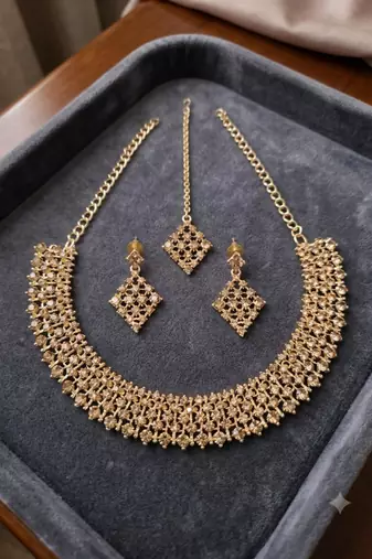 Full lct necklace set with earrings, maang tikka & agate stone | gold plated