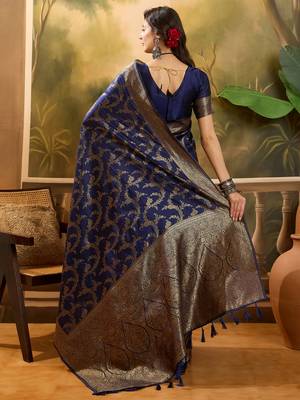 navy blue banarasi jacquard saree with golden zari weaving & tassel pallu     unstitched blouse 5