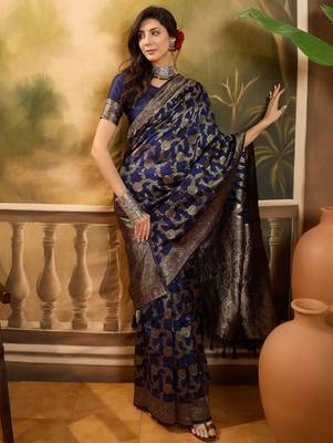 navy blue banarasi jacquard saree with golden zari weaving & tassel pallu     unstitched blouse 3