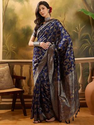 navy blue banarasi jacquard saree with golden zari weaving & tassel pallu     unstitched blouse 4