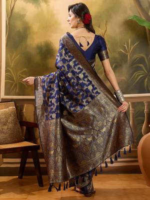 navy blue banarasi jacquard saree with golden zari weaving & tassel pallu     unstitched blouse 5