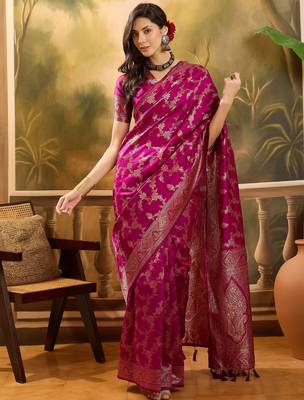 magenta banarasi jacquard saree with golden zari weaving & tassel pallu     unstitched blouse 3