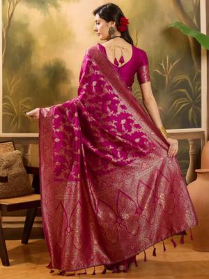 magenta banarasi jacquard saree with golden zari weaving & tassel pallu     unstitched blouse 5