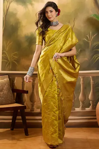 golden banarasi jacquard sari with elegant zari weaving & tassel detailed pallu     unstitched blouse