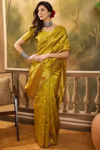 golden banarasi jacquard sari with elegant zari weaving & tassel detailed pallu     unstitched blouse