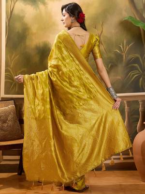 golden banarasi jacquard sari with elegant zari weaving & tassel detailed pallu     unstitched blouse 5
