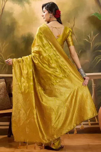 golden banarasi jacquard sari with elegant zari weaving & tassel detailed pallu     unstitched blouse