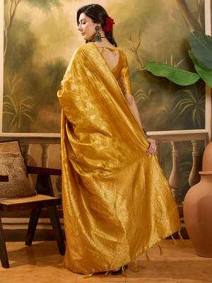 golden banarasi jacquard saree with rich zari weaving & tassel pallu     unstitched blouse 5