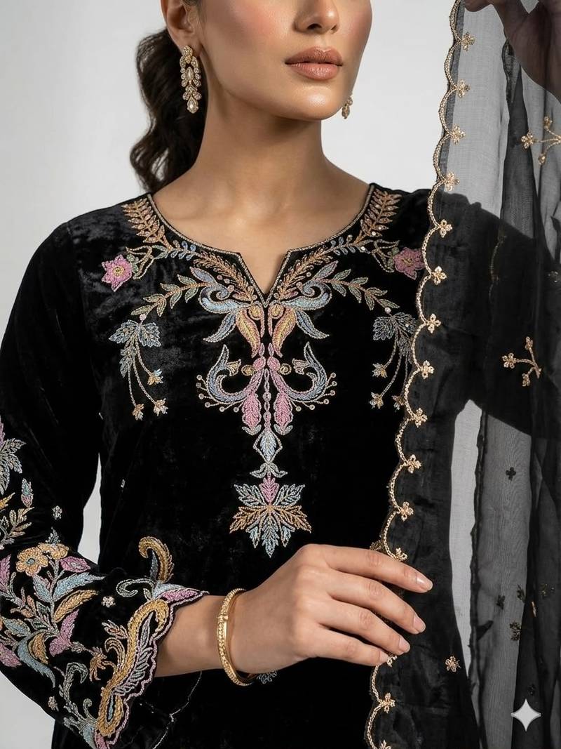 Black glass roman kurta pant set with organza dupatta