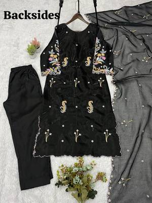 Black glass roman kurta pant set with organza dupatta 4