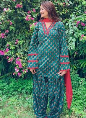 Women's green floral print kurti with farshi pant & dupatta set 3